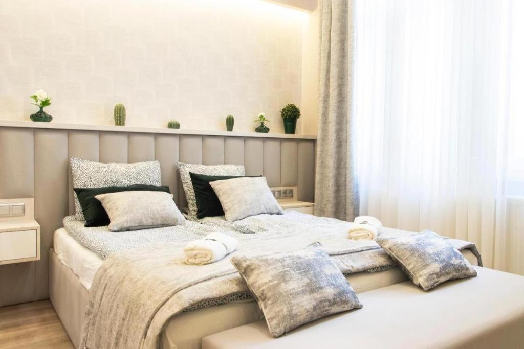 Budapest Revay Apartments Bagian luar foto